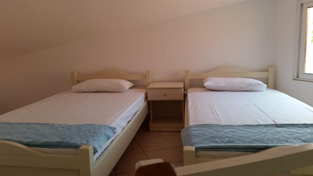 Amparoudes Apartment Kriopigi Bilik gambar