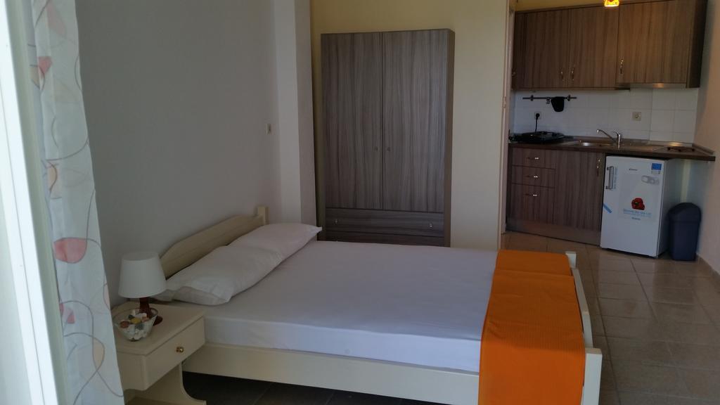 Amparoudes Apartment Kriopigi Bilik gambar